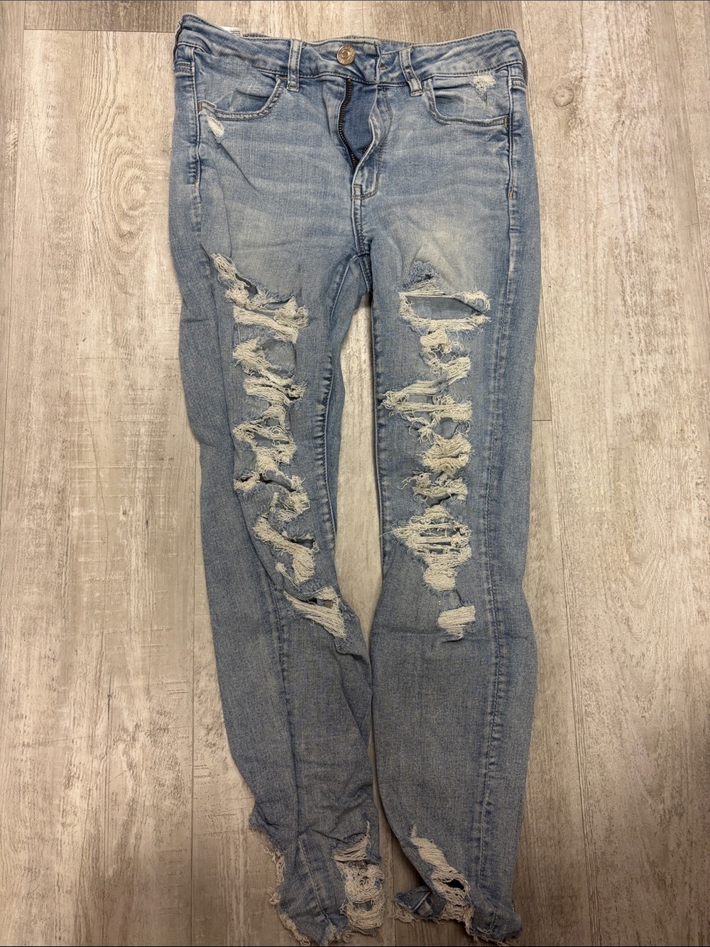 American Eagle Outfitters Light Wash Distressed Skinny Jeans